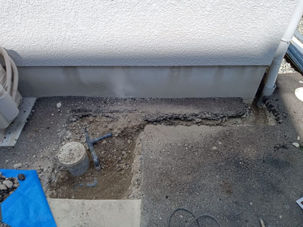 水道管交換前の水道メーター付近