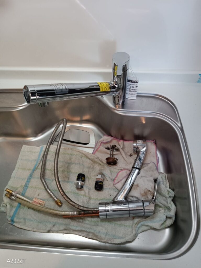 浄水器一体型水栓に交換 TOTO TKS05308JA